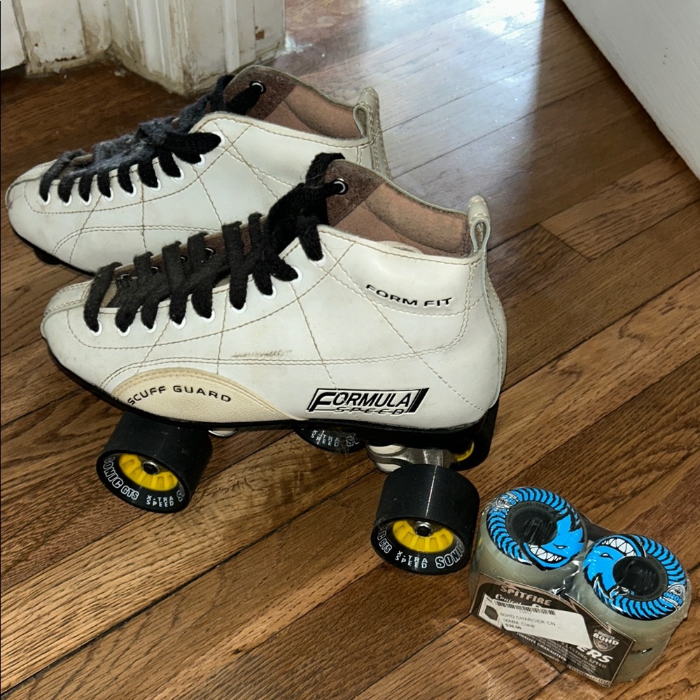 Women's Roller Skates - White and Black